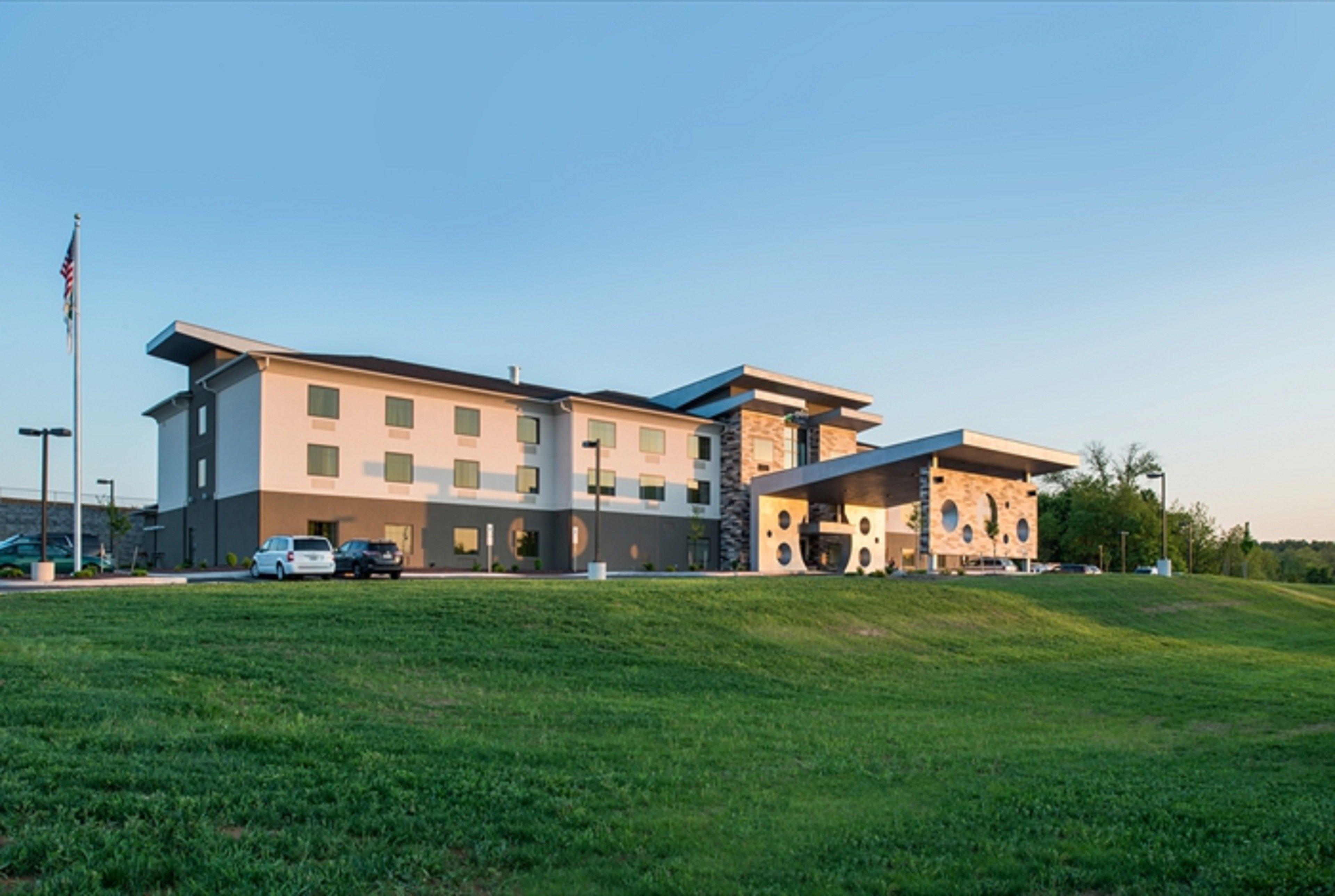 Holiday Inn Express & Suites Shippensburg By Ihg Buitenkant foto
