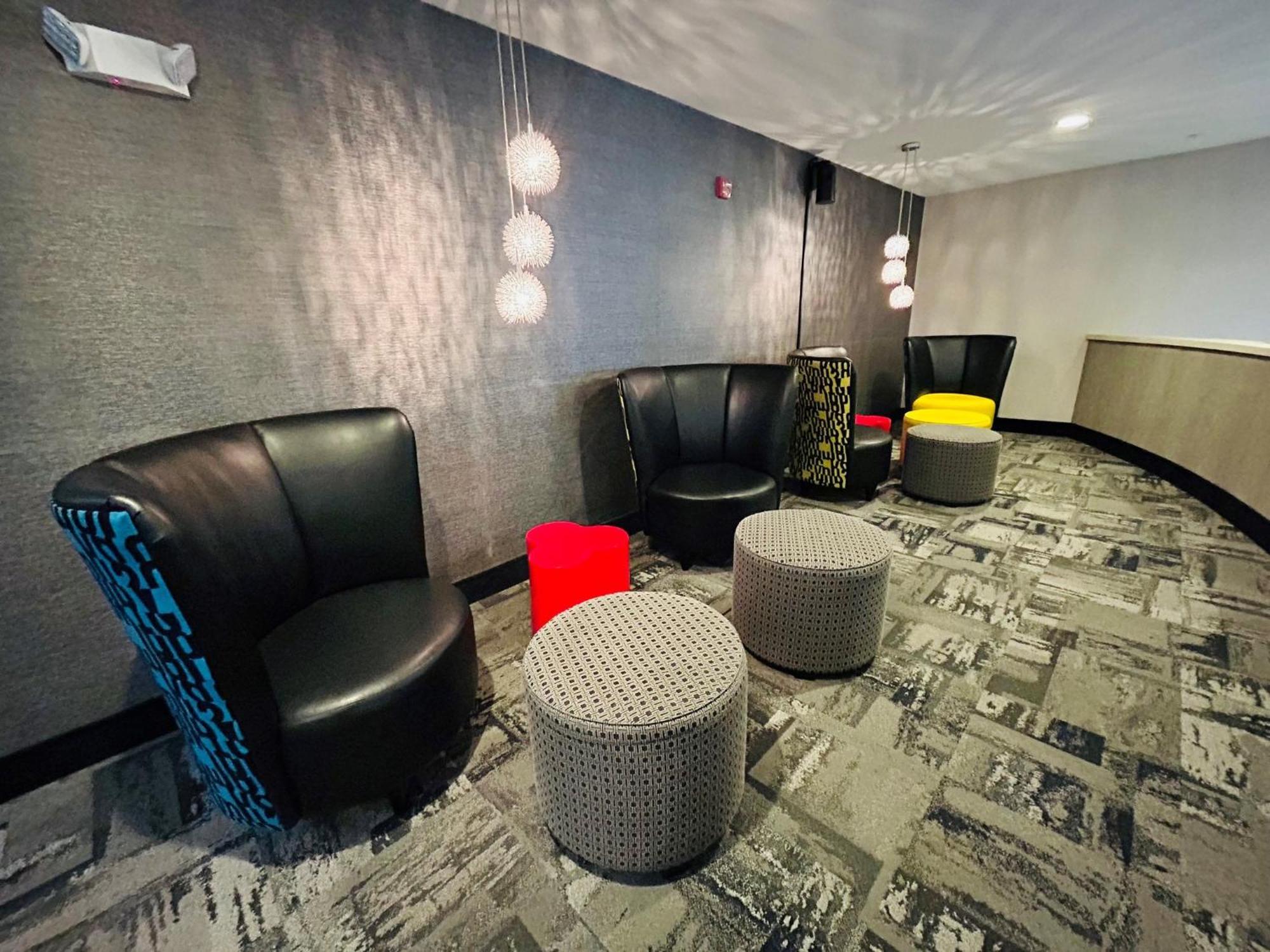 Holiday Inn Express & Suites Shippensburg By Ihg Buitenkant foto