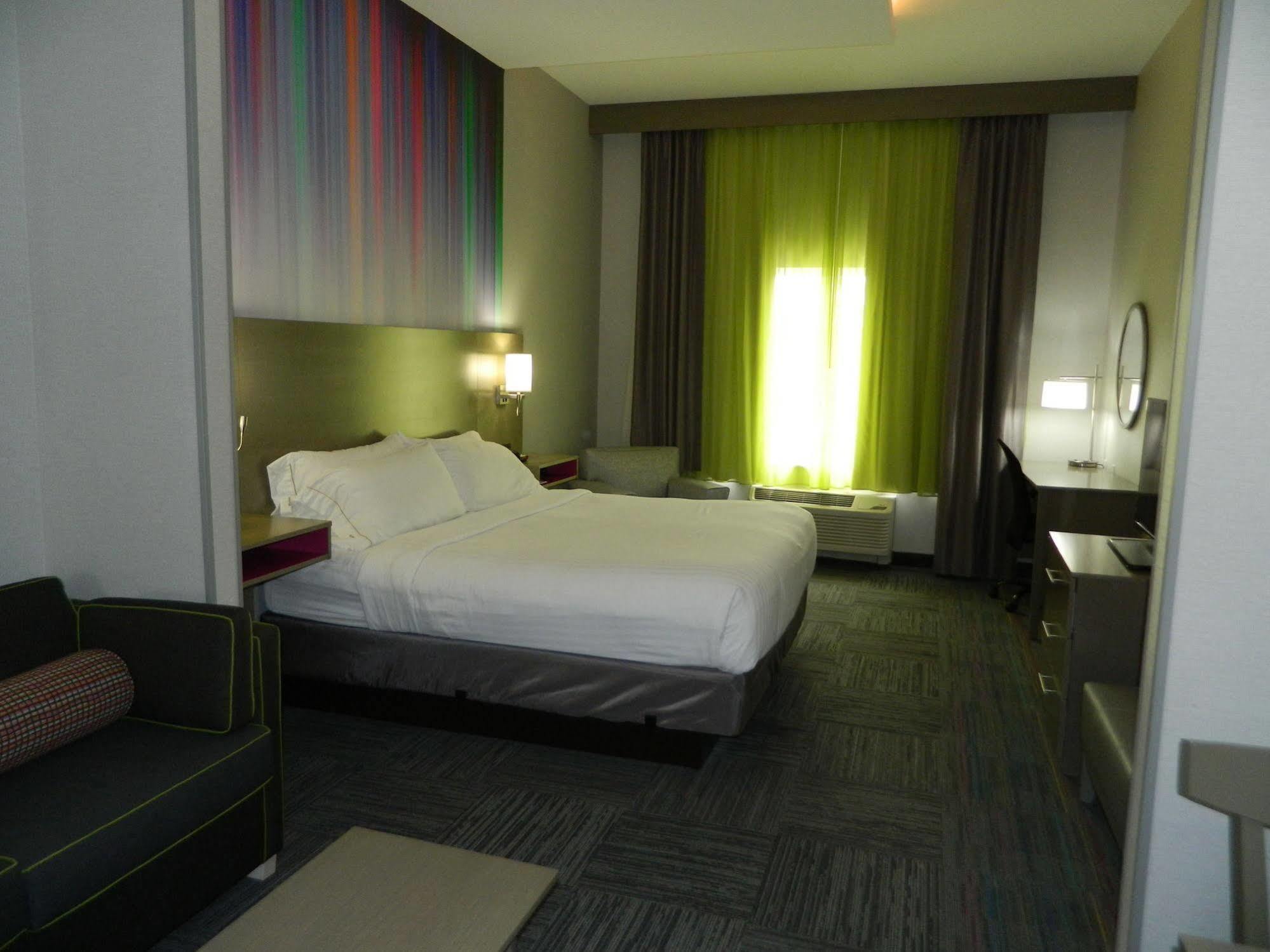 Holiday Inn Express & Suites Shippensburg By Ihg Buitenkant foto