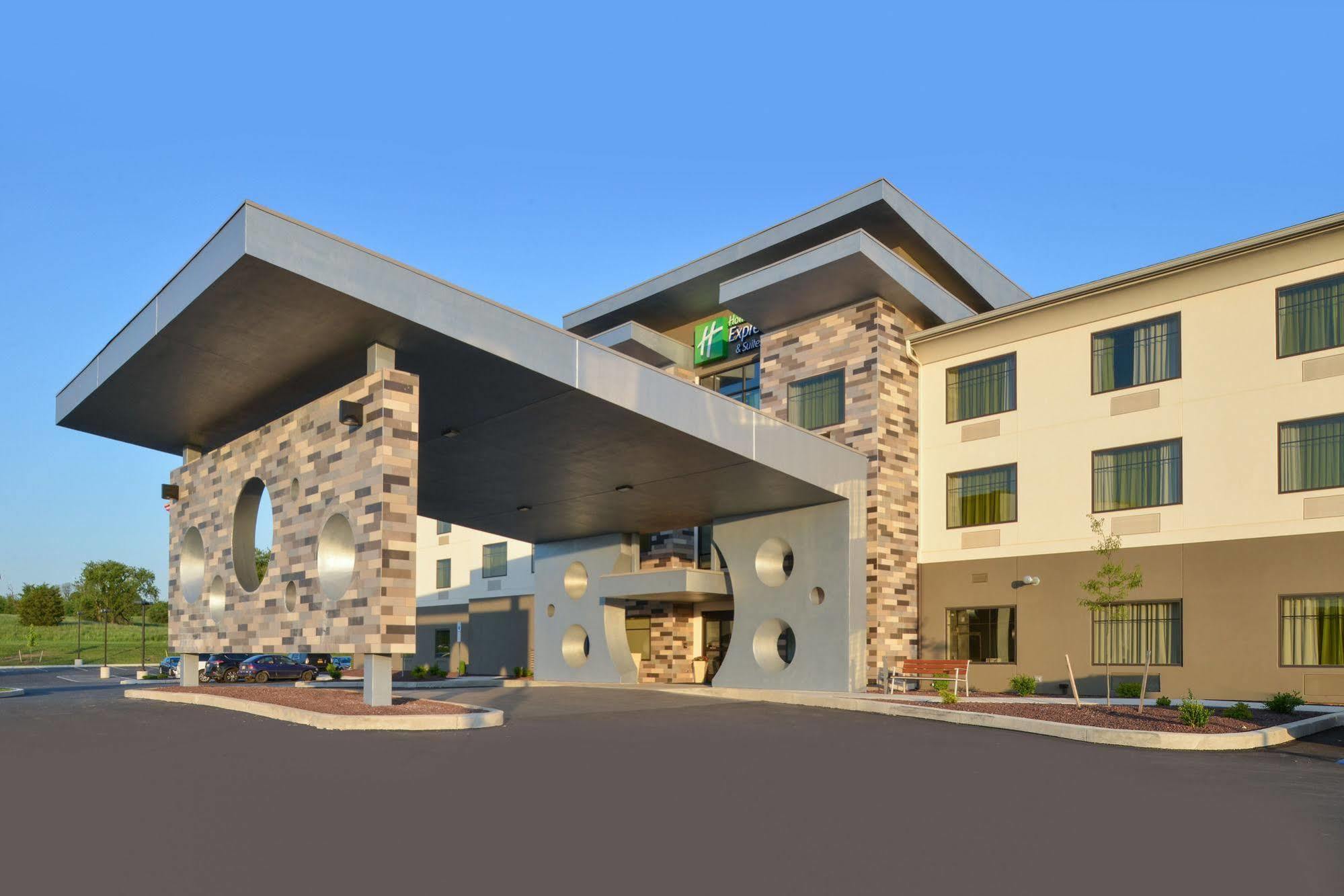 Holiday Inn Express & Suites Shippensburg By Ihg Buitenkant foto